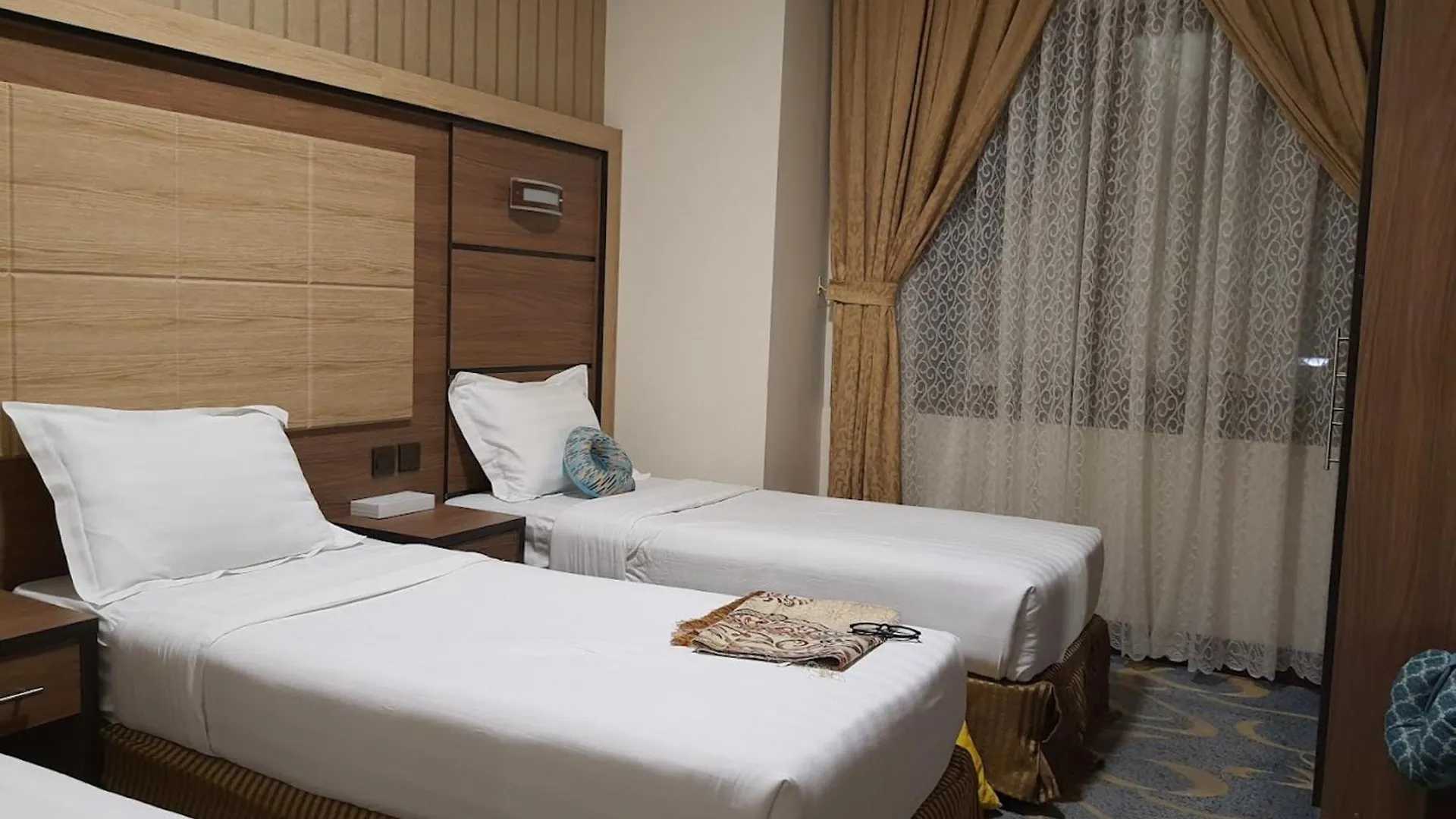 Private Hotel Rooms By Nmb Property - Walk To Al-Haram Medina 0*,