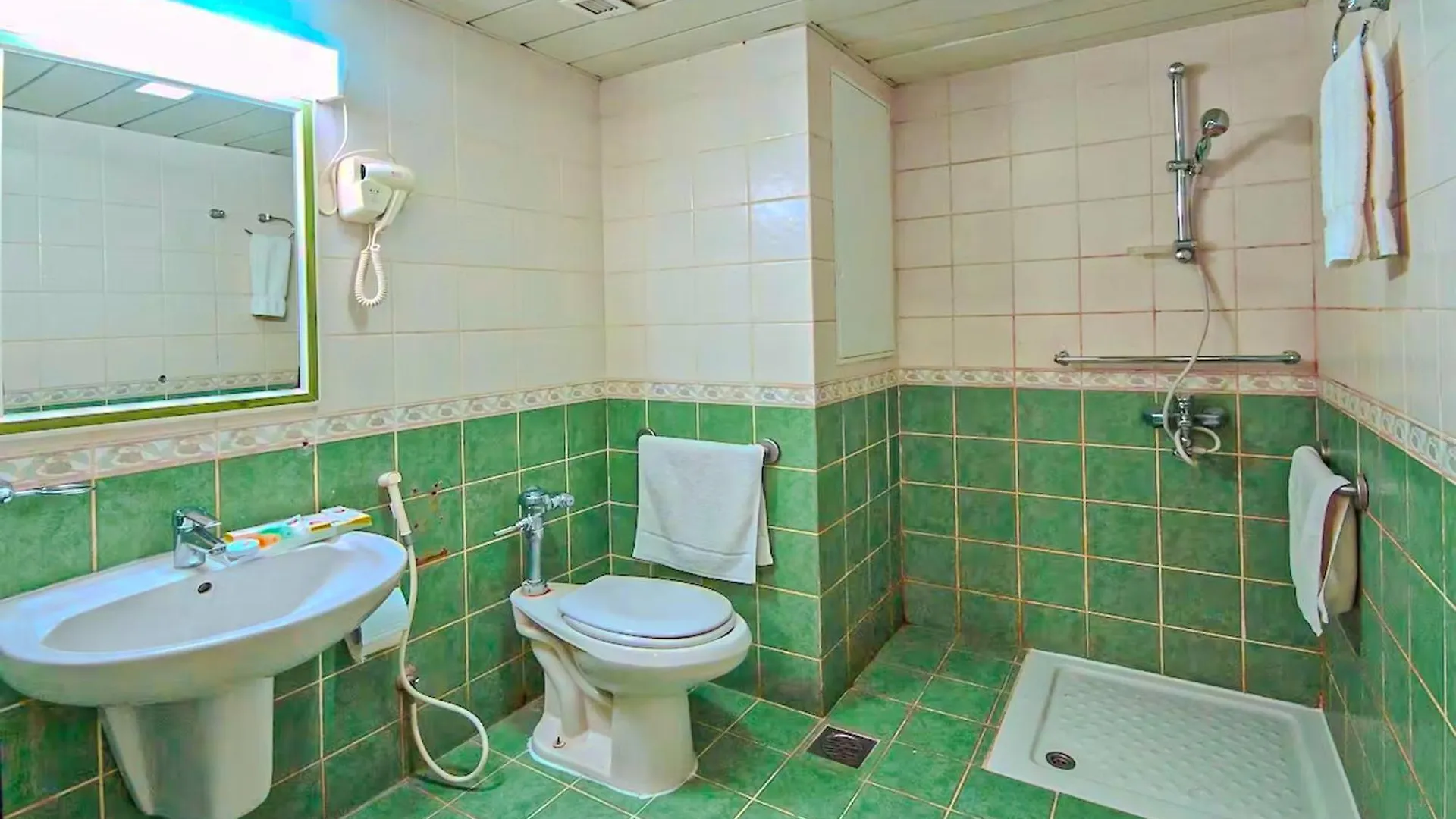 Private Hotel Rooms By Nmb Property - Walk To Al-Haram Medina 0*,  Saudiarabien